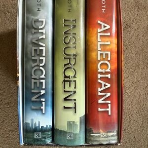 Divergent Series Books